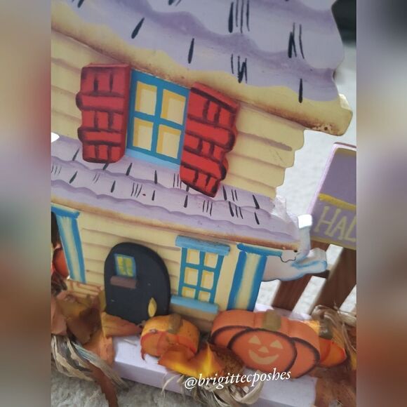 HALLOWEEN Haunted House Standalone Decoration - Picture 7 of 10